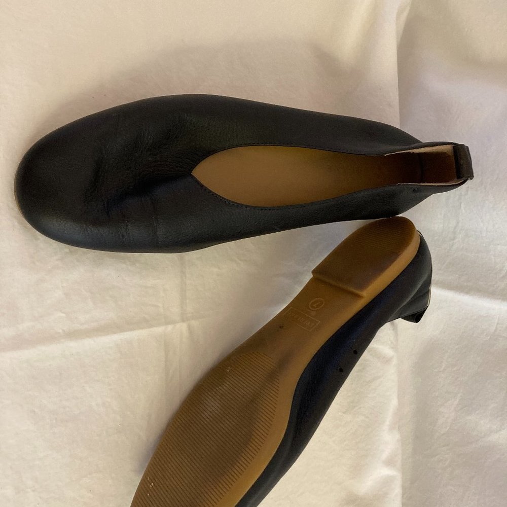 Everlane's Black Day Glove Flats